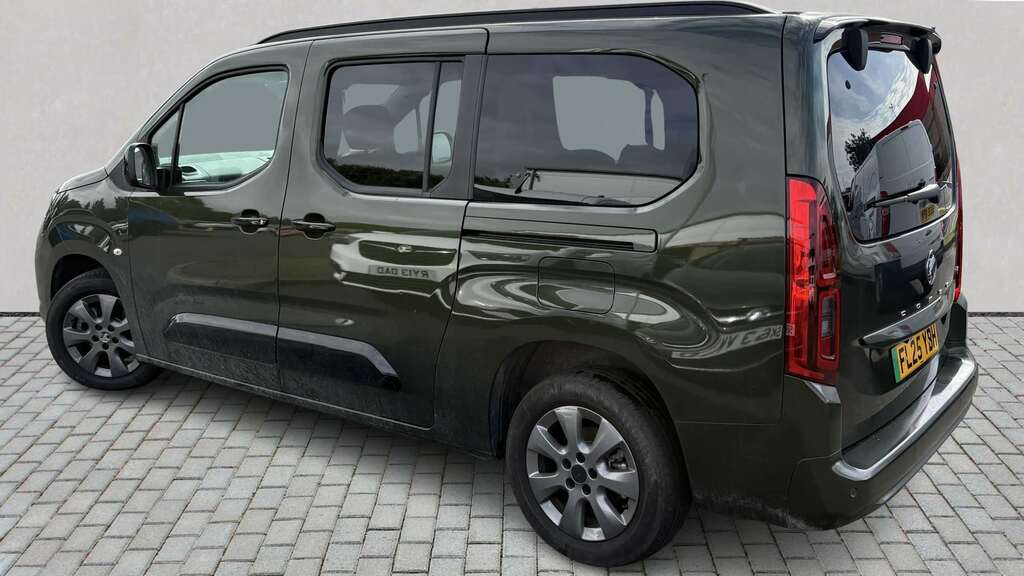 Vauxhall Combo-e Life 100Kw Ultimate XL 52Kwh 2025 Green #2