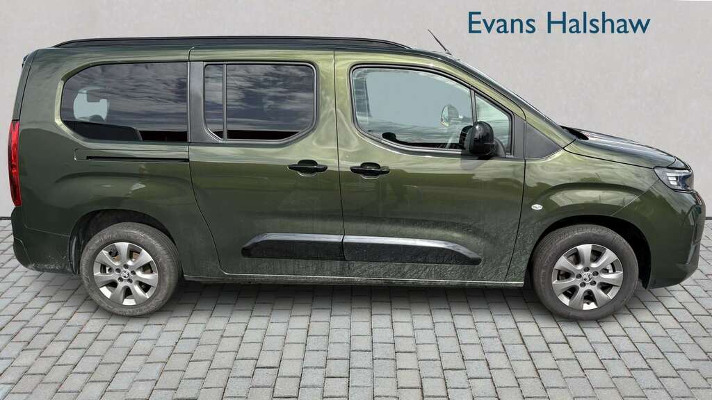 Vauxhall Combo-e Life 100Kw Ultimate XL 52Kwh 2025 Green #4
