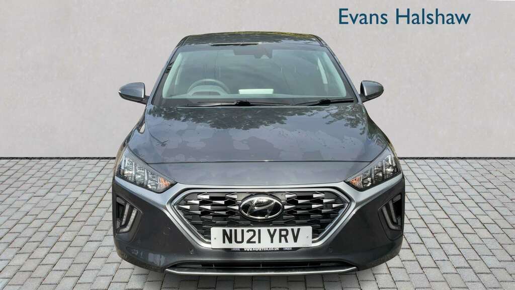 Hyundai Ioniq 1.6 Gdi Hybrid Premium Se Dct 2021 Grey #4