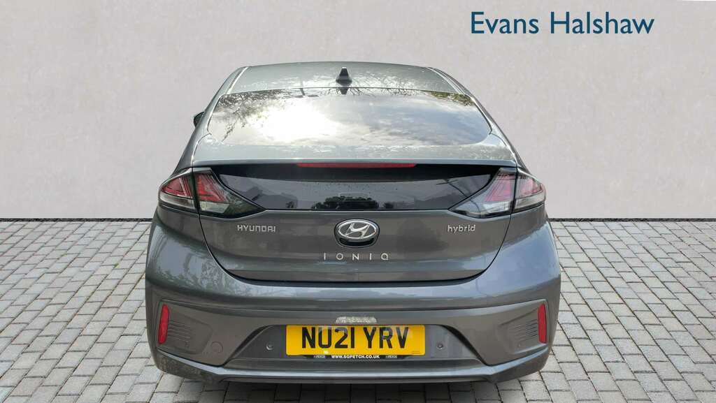 Hyundai Ioniq 1.6 Gdi Hybrid Premium Se Dct 2021 Grey #5