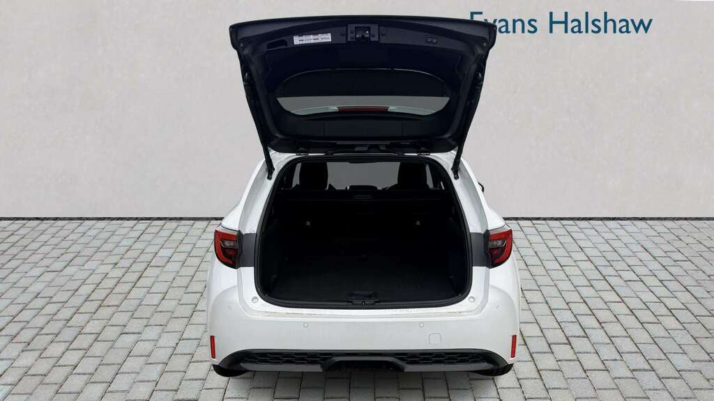 Toyota Corolla 1.8 Hybrid Gr Sport Cvt 2024 White #4