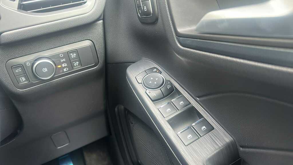 Ford Kuga Sound Edition Silver #17
