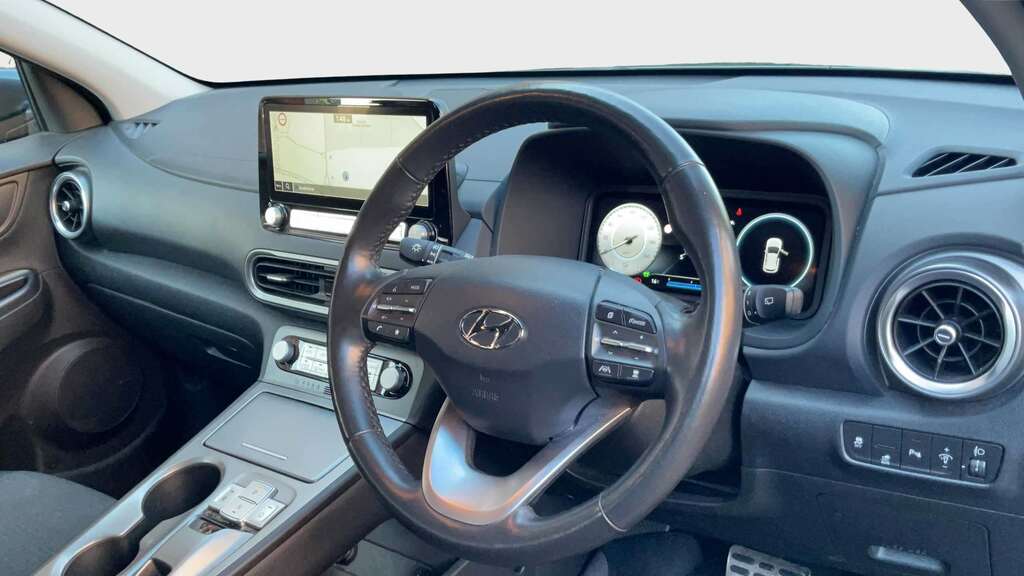 Hyundai Kona Hatchback White #8