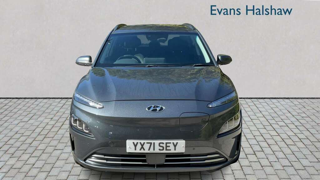 Hyundai Kona Hatchback White #4