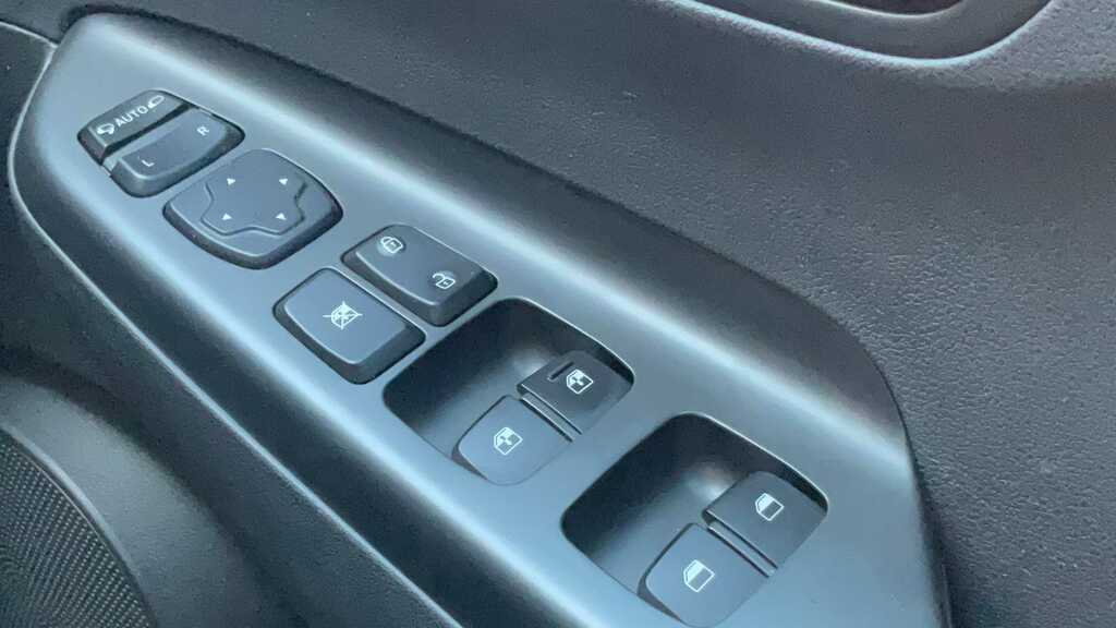 Hyundai Kona Hatchback White #19