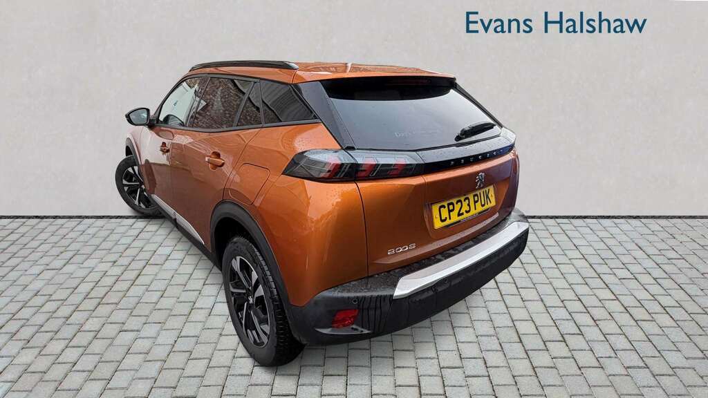 Peugeot 2008 1.2 Puretech Allure Premium 2023 Orange #2
