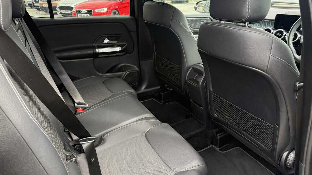 Mercedes-Benz GLB Class 200 Sport Executive 7G-tronic 2025 Black #3