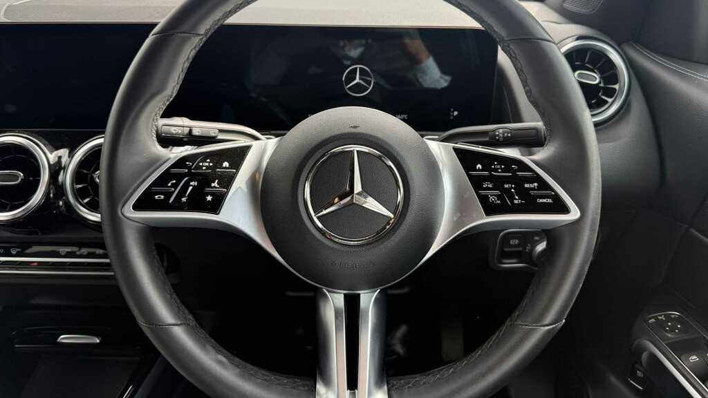 Mercedes-Benz GLB Class 200 Sport Executive 7G-tronic 2025 Black #5