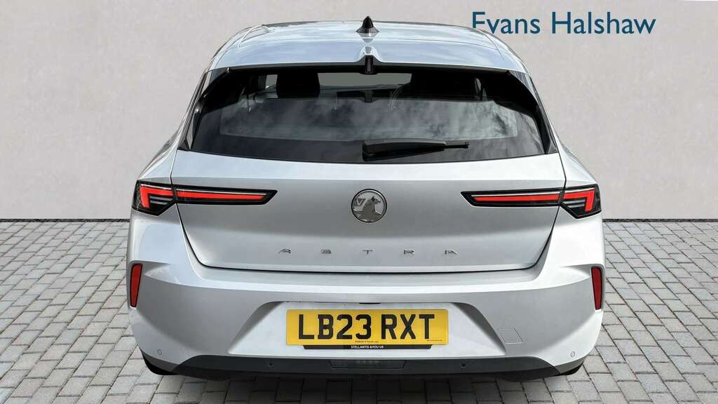 Vauxhall Astra 1.2 Turbo 130 Design 2023 Silver #4