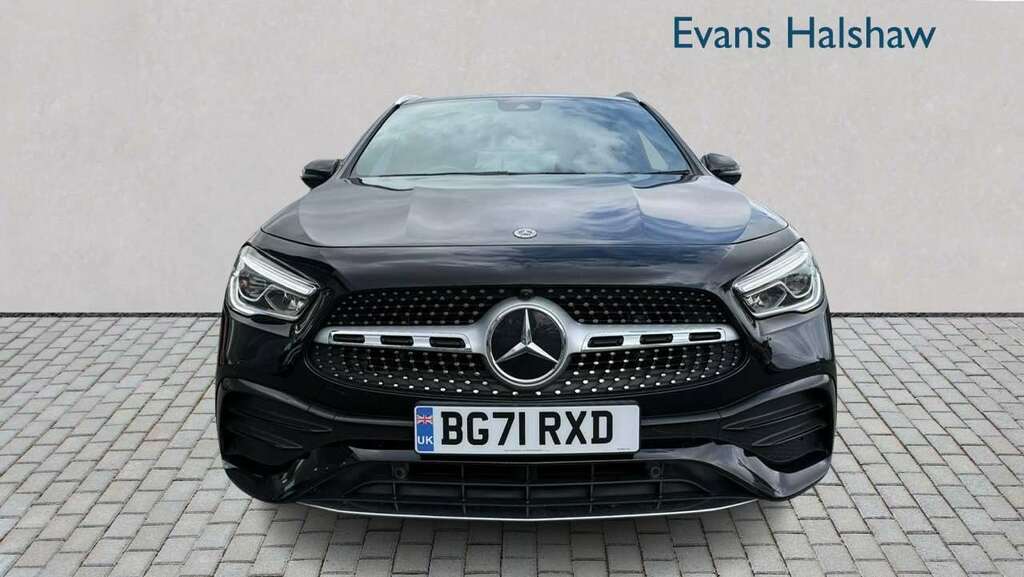Mercedes-Benz GLA Class 180 Amg Line Premium 2022 Black #4