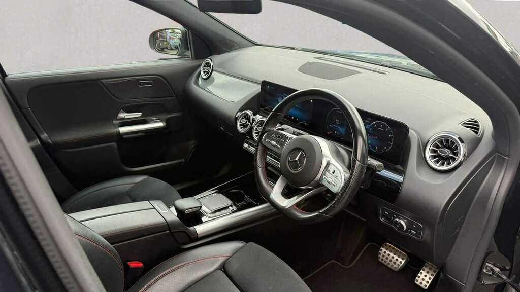 Mercedes-Benz GLA Class 180 Amg Line Premium 2022 Black #3