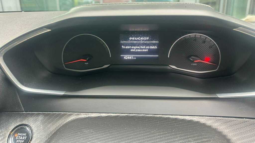 Peugeot 208 208 Allure Premium Puretech Ss White #9