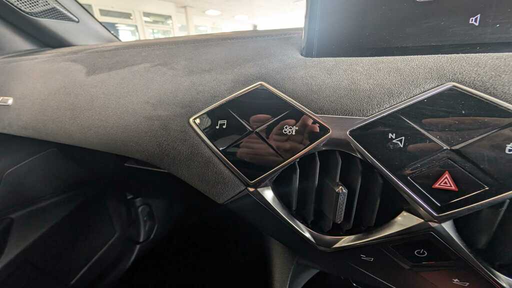DS DS 3 100Kw E-tense Ultra Prestige 50Kwh White #17