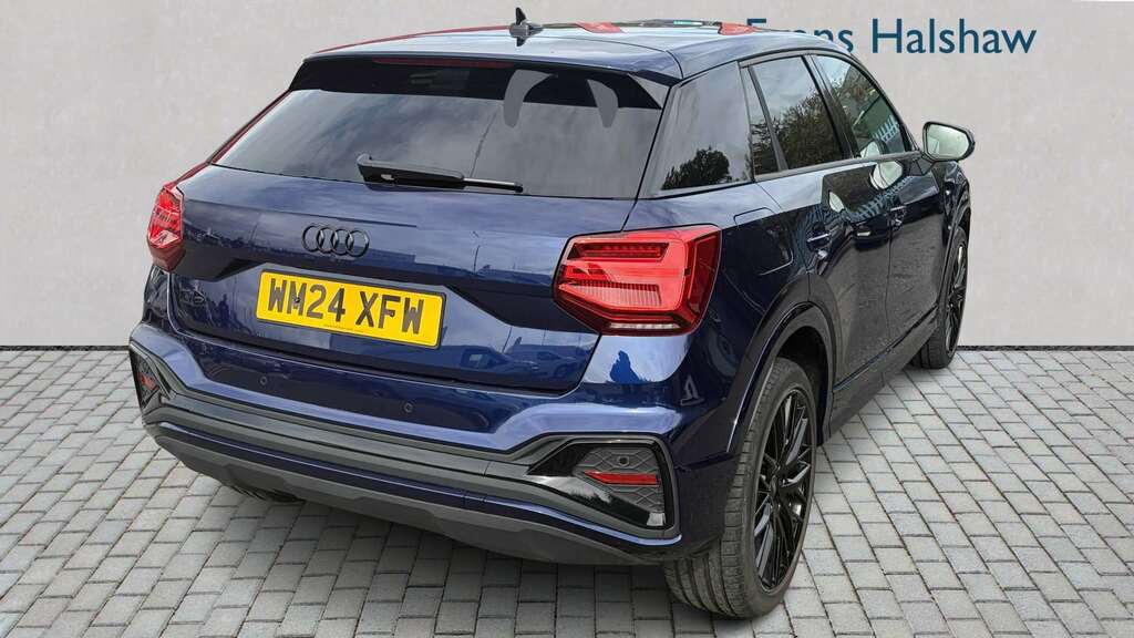 Audi Q2 35 Tfsi Black Edition 2024 Blue #3
