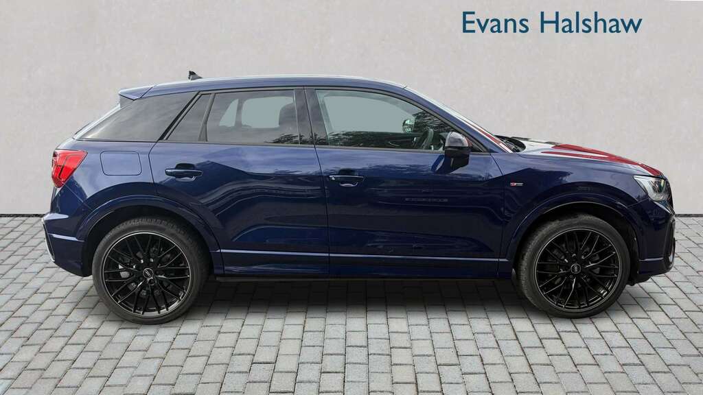 Audi Q2 35 Tfsi Black Edition 2024 Blue #2