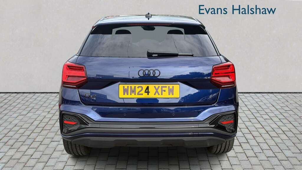 Audi Q2 35 Tfsi Black Edition 2024 Blue #4