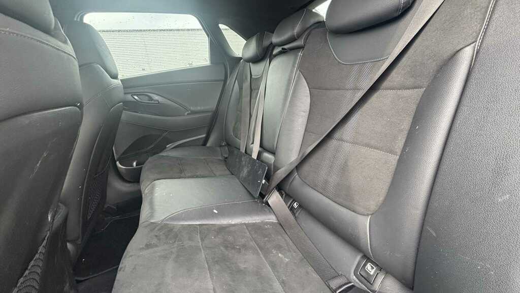 Hyundai I30 Crdi Se Connect Red #7
