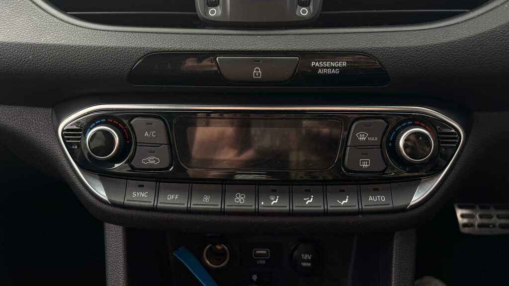 Hyundai I30 Crdi Se Connect Red #15
