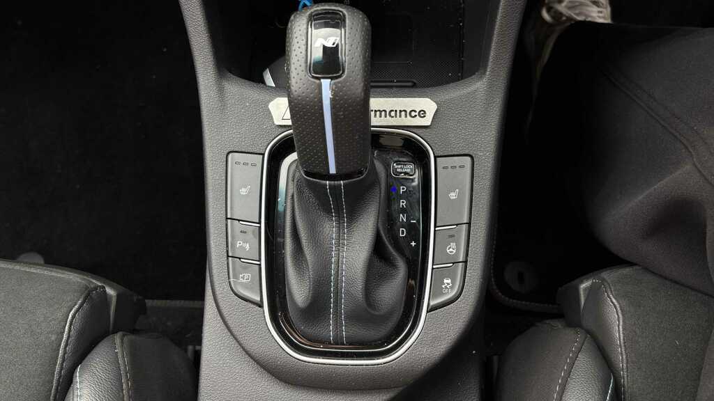 Hyundai I30 Crdi Se Connect Red #16
