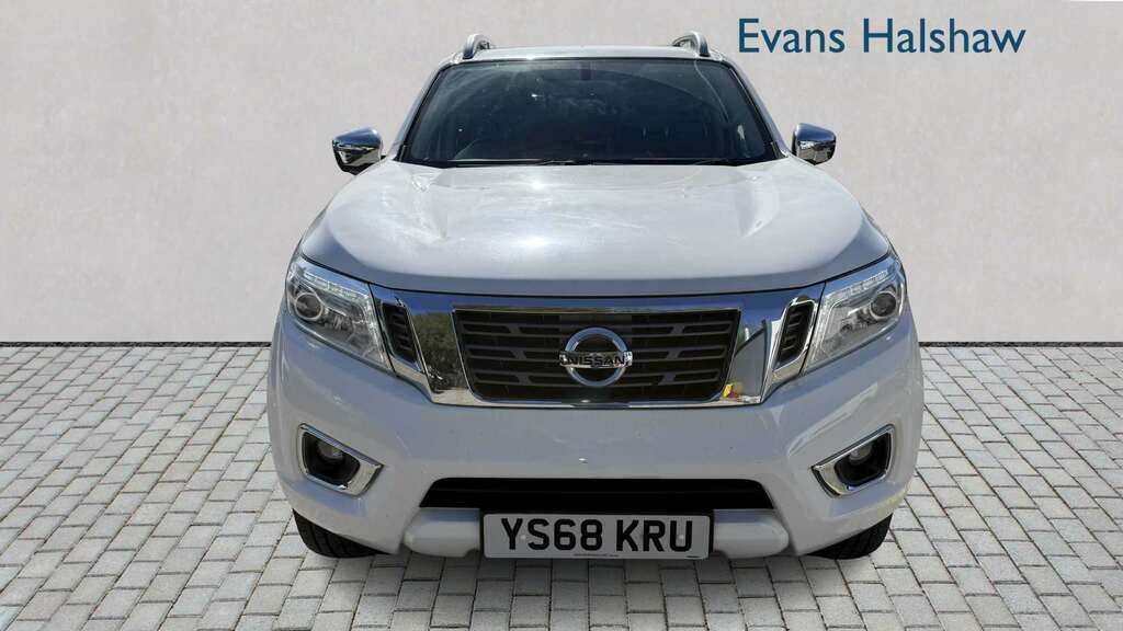 Nissan Navara Double Cab Pick Up Tekna 2.3Dci 190 4Wd 2018 White #2
