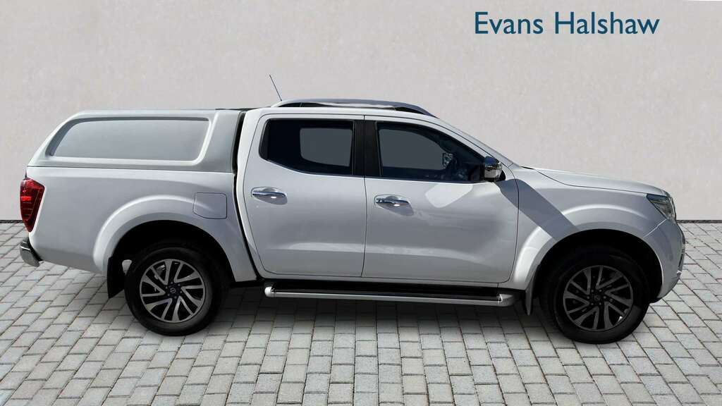 Nissan Navara Double Cab Pick Up Tekna 2.3Dci 190 4Wd 2018 White #3