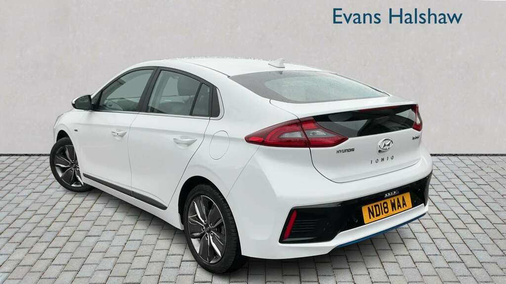 Hyundai Ioniq 1.6 Gdi Hybrid Premium Se Dct 2018 White #2