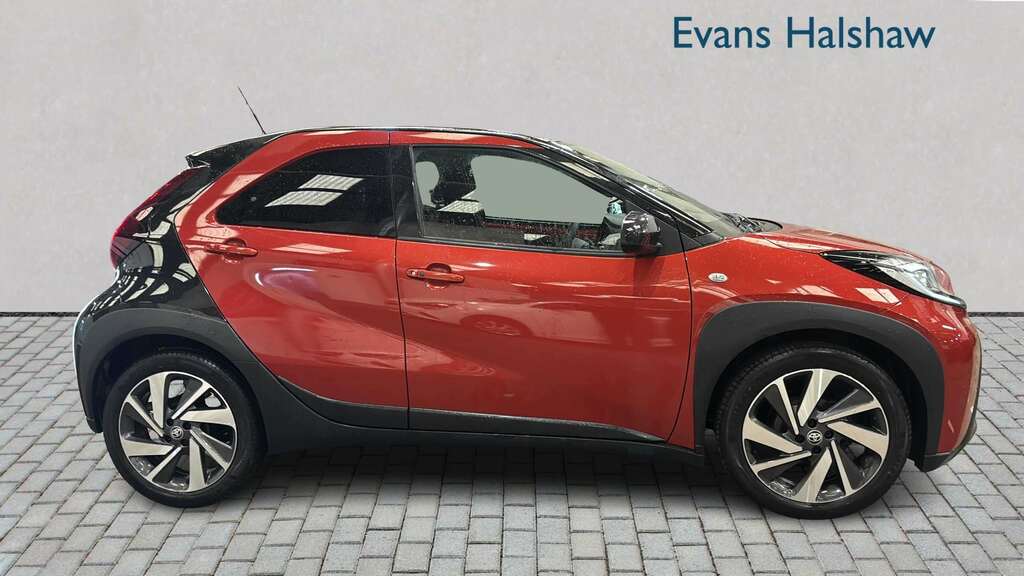 Toyota Aygo X 1.0 Vvt-i Exclusive 2023 Red #3