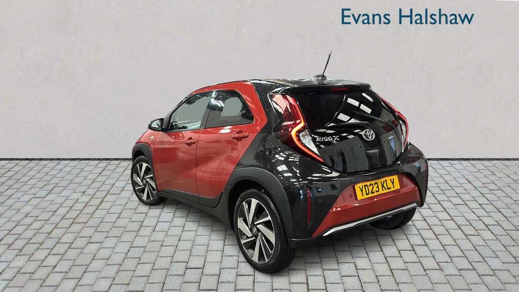 Toyota Aygo X 1.0 Vvt-i Exclusive 2023 Red #2