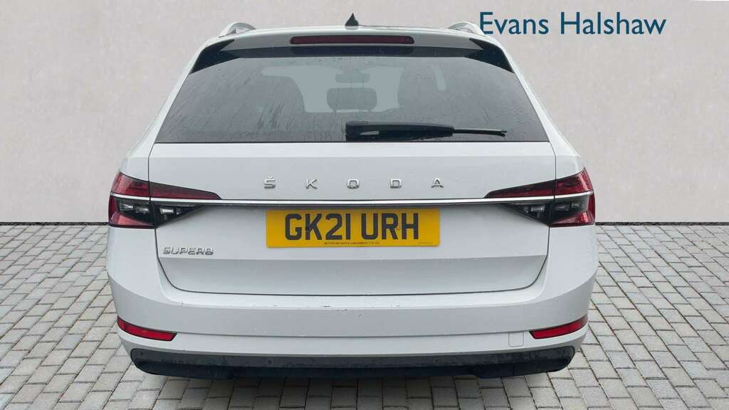 Skoda Superb 1.5 Tsi Se L Dsg 2021 White #5