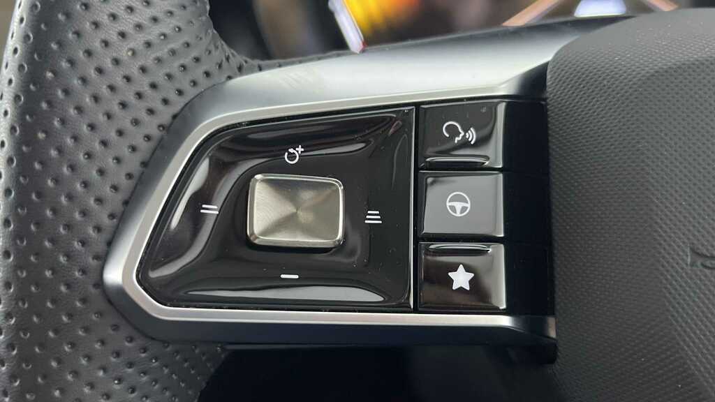 MG ZS 1.5 Hybrid Trophy 2025 Red #18