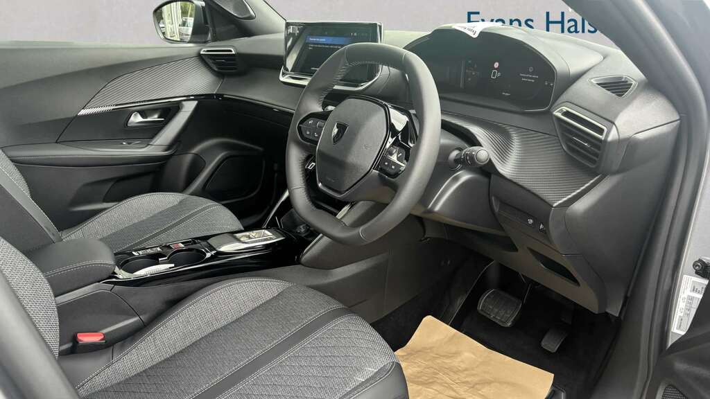 Peugeot 2008 1.2 Allure #6