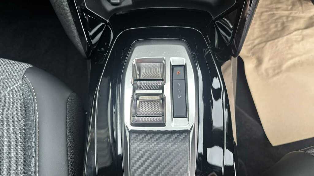 Peugeot 2008 1.2 Allure #15