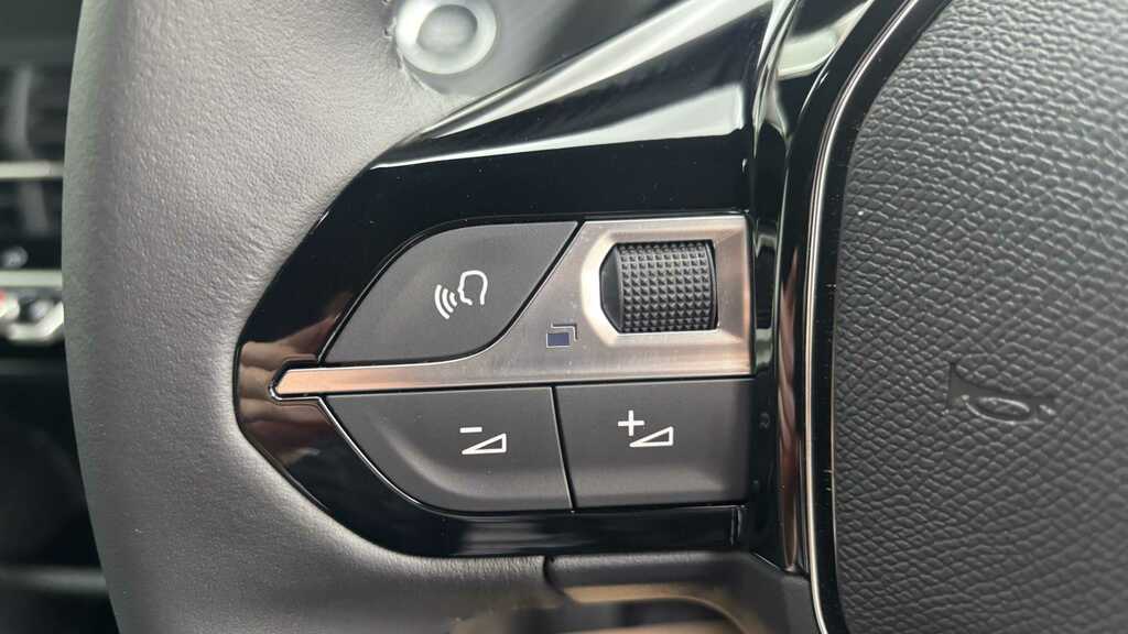 Peugeot 2008 1.2 Allure #16