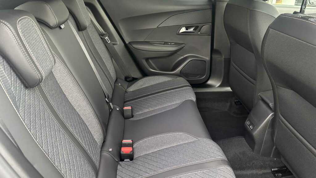 Peugeot 2008 1.2 Allure #5