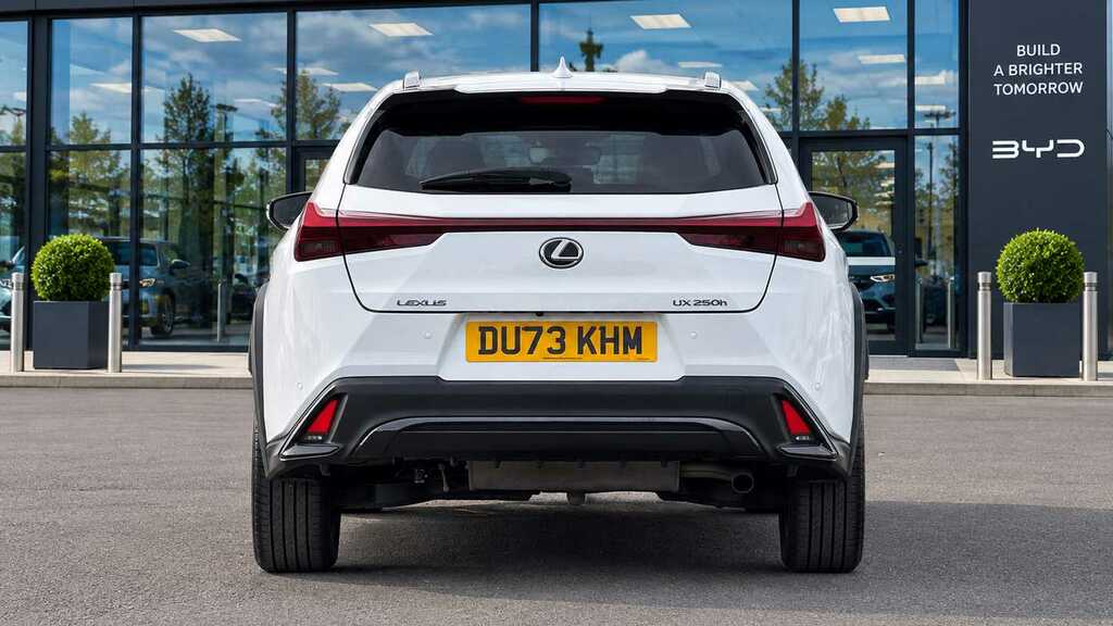 Lexus UX 250H 2.0 F-sport Design Cvt 2023 White #5