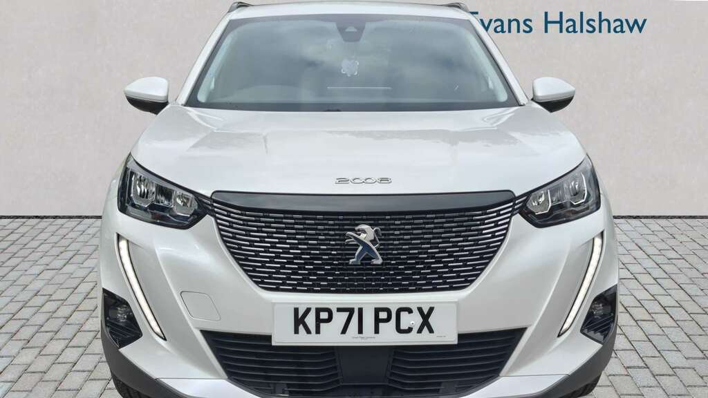 Peugeot 2008 1.2 Puretech 130 Allure Premium Eat8 2021 White #4