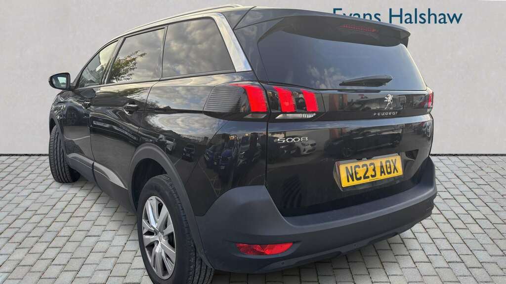 Peugeot 5008 1.5 Bluehdi Allure Premium Eat8 2023 Black #2