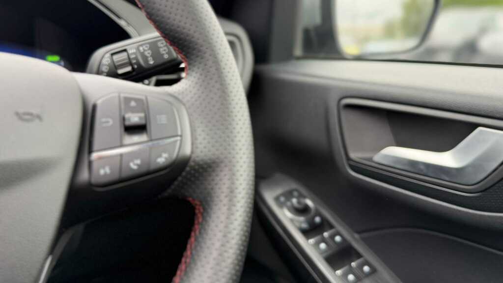 Ford Kuga 2.5 Fhev Black Package Edition Cvt Black #26