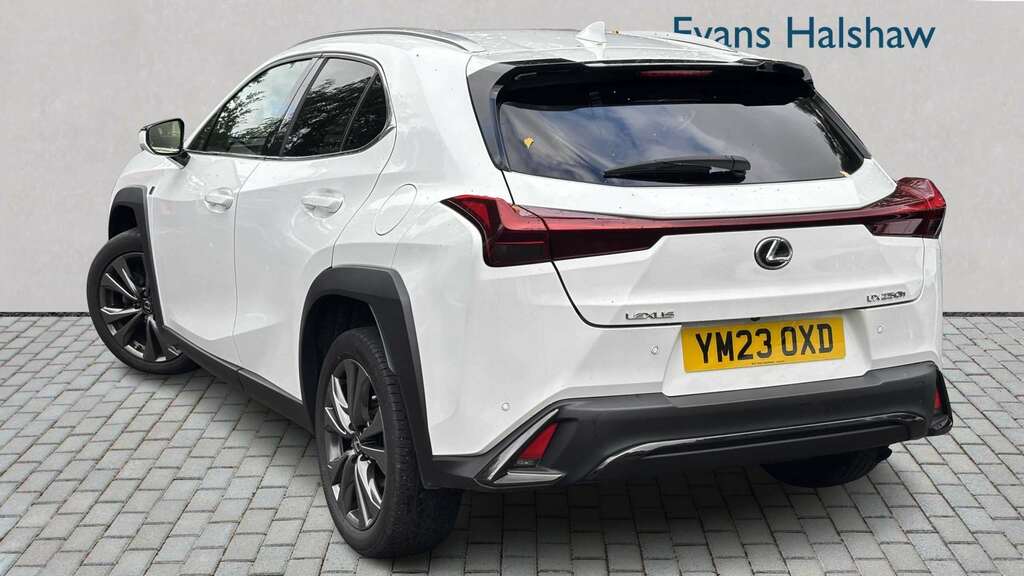 Lexus UX 250H 2.0 F-sport Design Cvt 2023 White #3