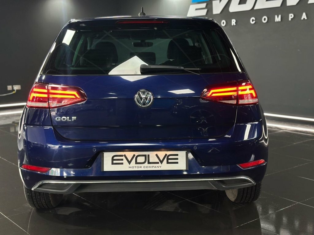 Volkswagen Golf 1.6L Match Blue #5