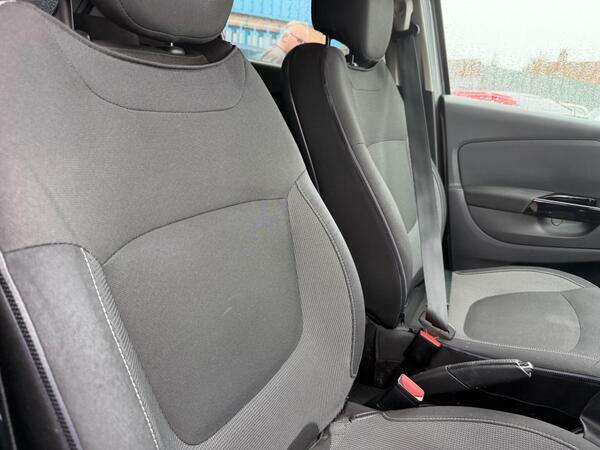 Renault Captur Signature Red #9