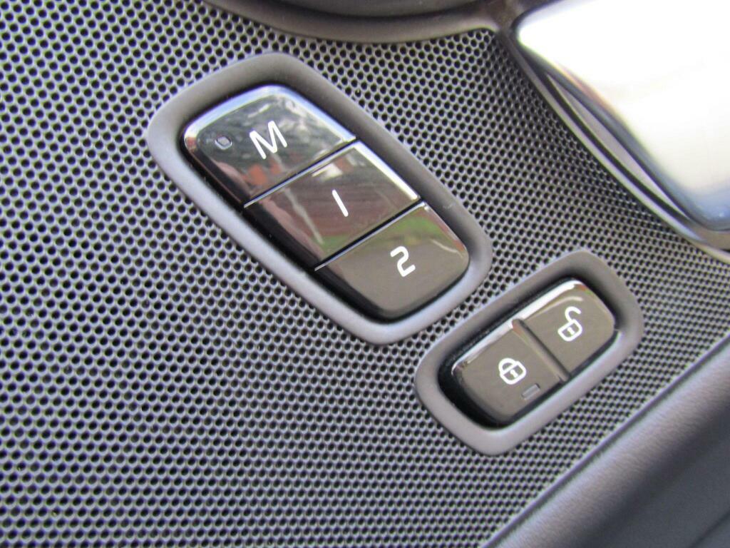 Volvo V90 D4 R-design White #15