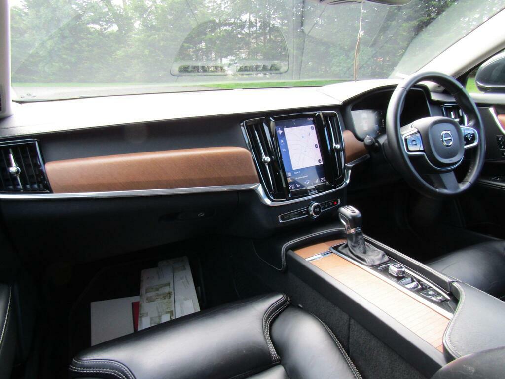 Volvo V90 D4 R-design White #13