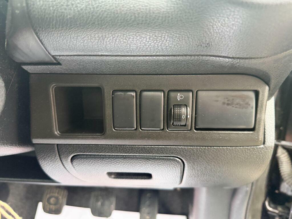 Nissan Note 1.6 Tekna Finance Red #18