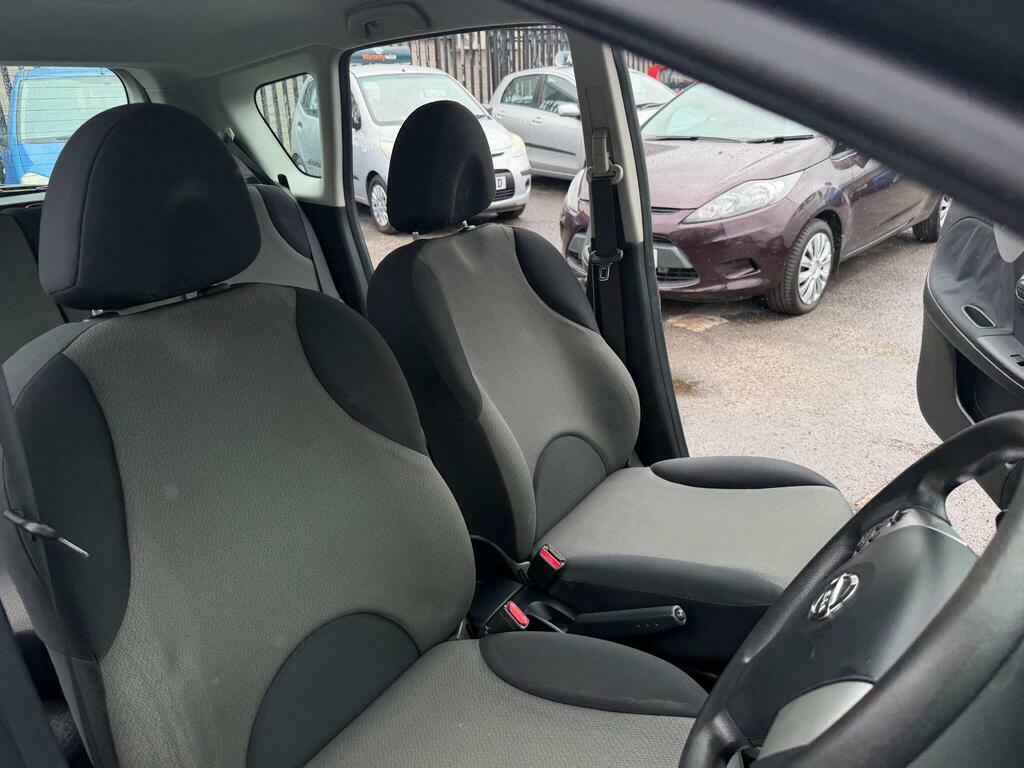 Nissan Note 1.6 Tekna Finance Red #24