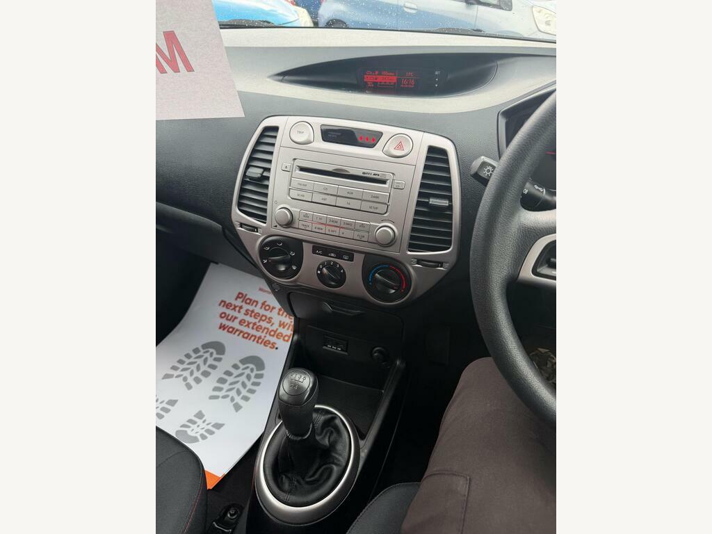 Hyundai I20 1.2 Classic 77 Bhp Red #14