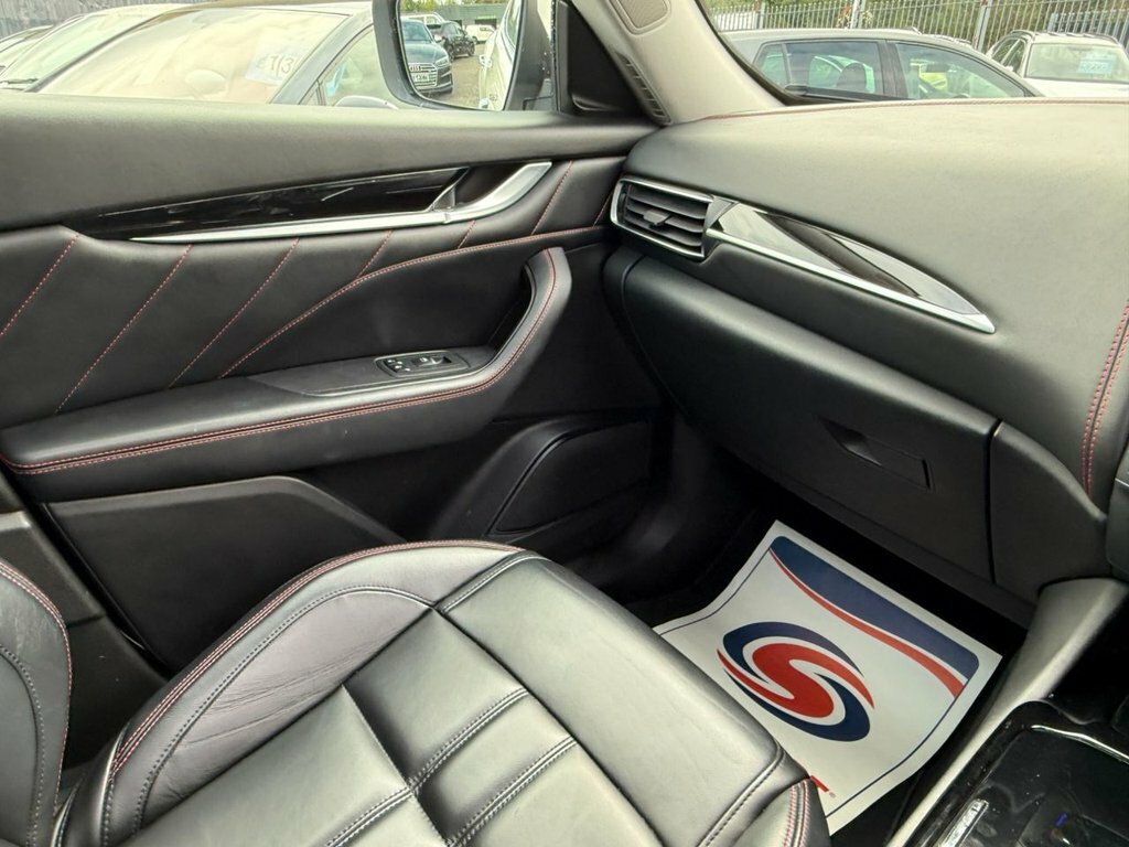 Maserati Levante Black #10