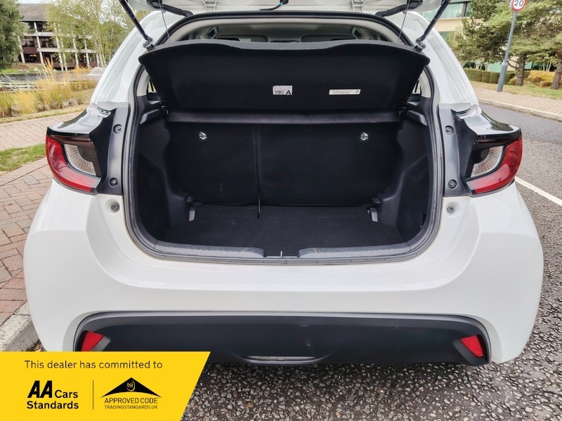 Toyota Yaris 1.5 Vvt-h Icon Hatchback White #5
