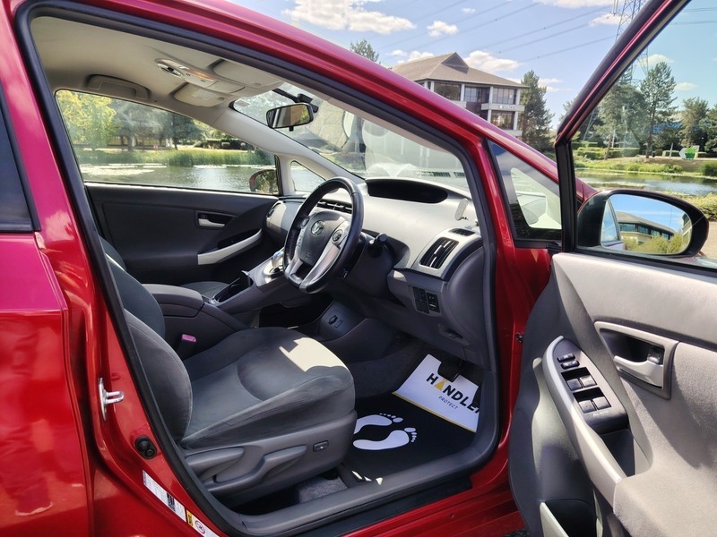 Toyota Prius Hatchback Black #15