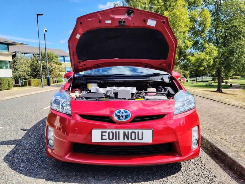 Toyota Prius Hatchback Black #35